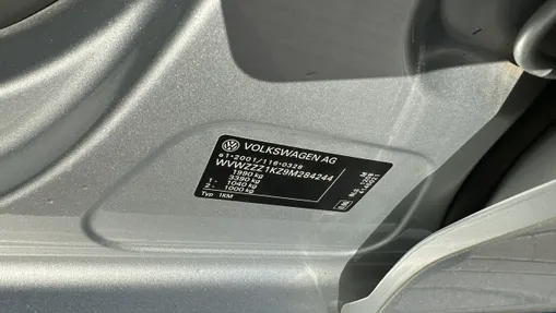 VOLKSWAGEN Golf -
