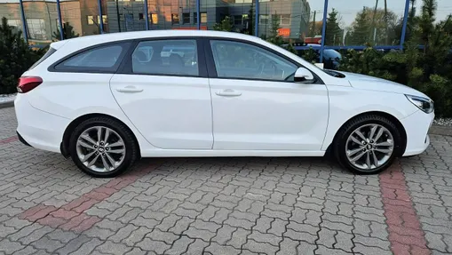 HYUNDAI i30 -