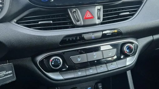 HYUNDAI i30 -