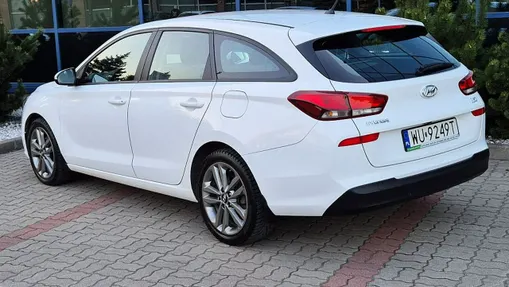 HYUNDAI i30 -