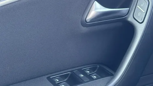 VOLKSWAGEN Polo -