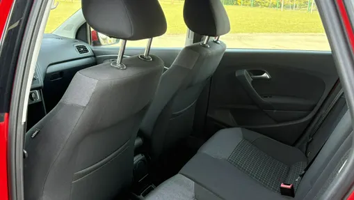 VOLKSWAGEN Polo -