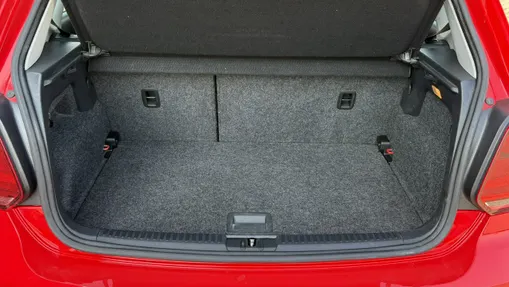 VOLKSWAGEN Polo -