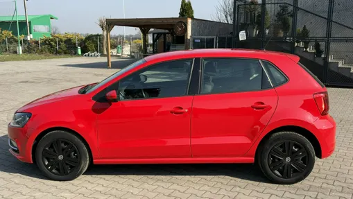 VOLKSWAGEN Polo -