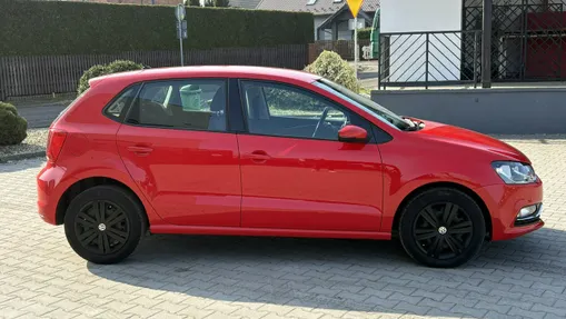 VOLKSWAGEN Polo -