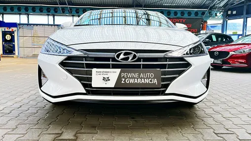 HYUNDAI Elantra -
