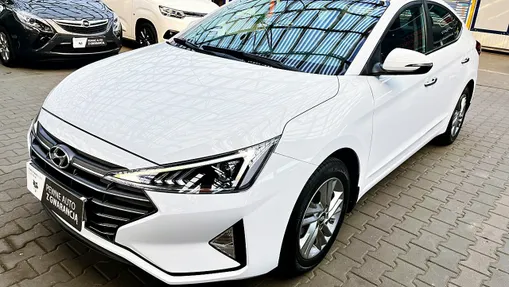 HYUNDAI Elantra -