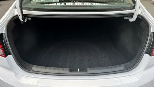 HYUNDAI Elantra -