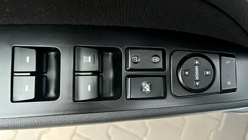 HYUNDAI Elantra -
