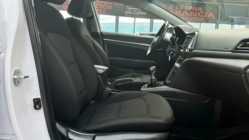 HYUNDAI Elantra -