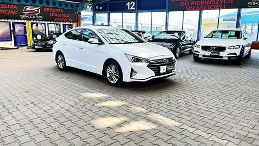 HYUNDAI Elantra -
