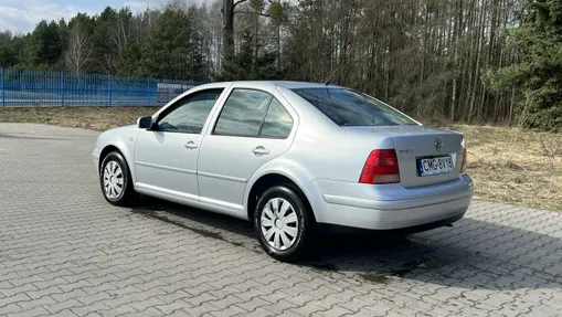 VOLKSWAGEN Bora -