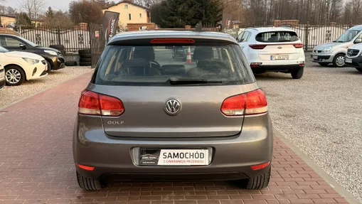 VOLKSWAGEN Golf -