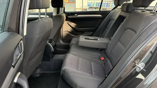 VOLKSWAGEN Passat -