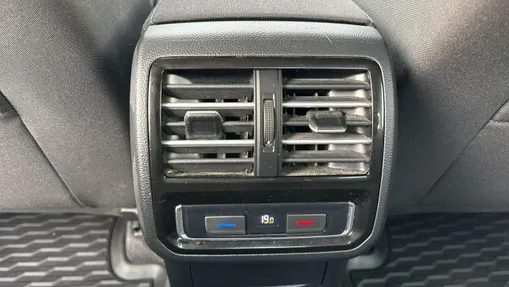 VOLKSWAGEN Passat -