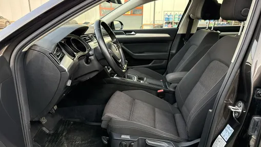 VOLKSWAGEN Passat -