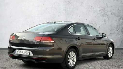 VOLKSWAGEN Passat -