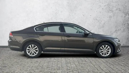 VOLKSWAGEN Passat -