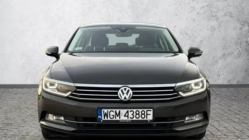 VOLKSWAGEN Passat -