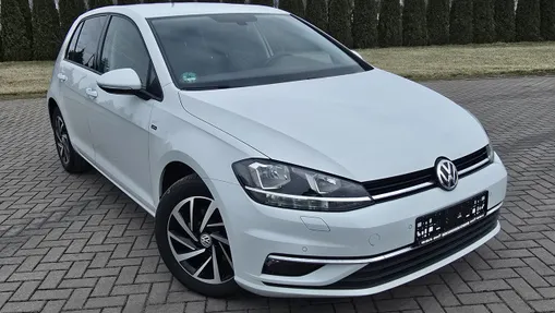 VOLKSWAGEN Golf -