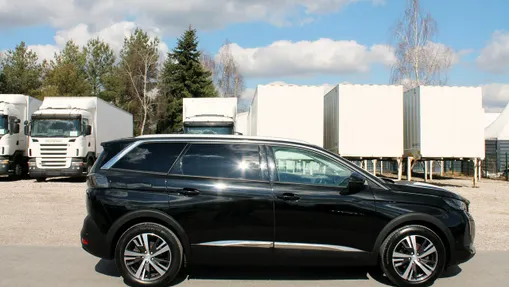 PEUGEOT 5008 -