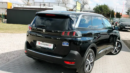 PEUGEOT 5008 -