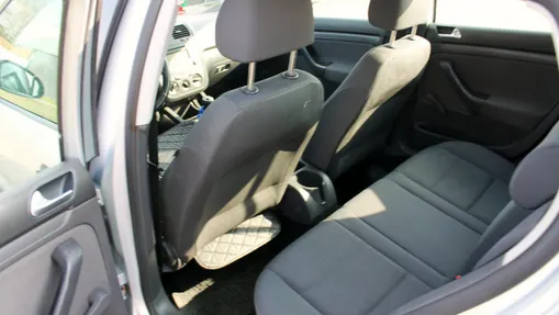 VOLKSWAGEN Golf -