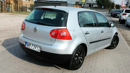 VOLKSWAGEN Golf -