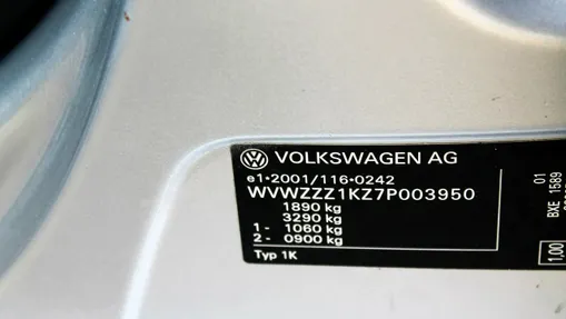 VOLKSWAGEN Golf -