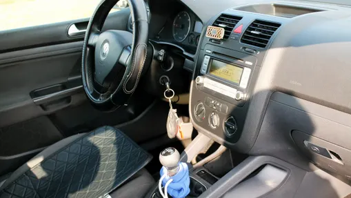 VOLKSWAGEN Golf -