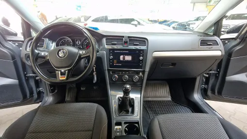 VOLKSWAGEN Golf -