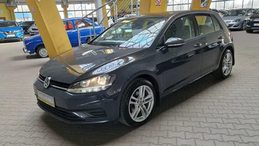 VOLKSWAGEN Golf -