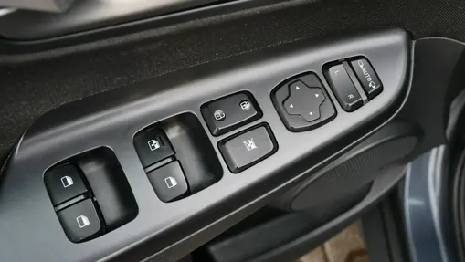 HYUNDAI Kona -