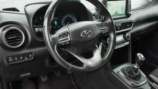 HYUNDAI Kona -