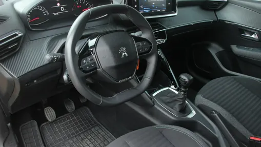 PEUGEOT 208 -