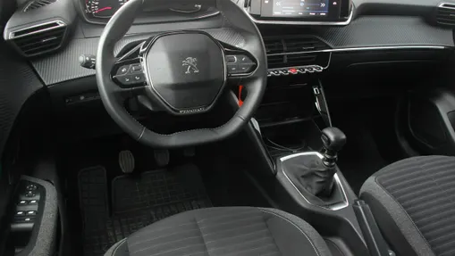 PEUGEOT 208 -