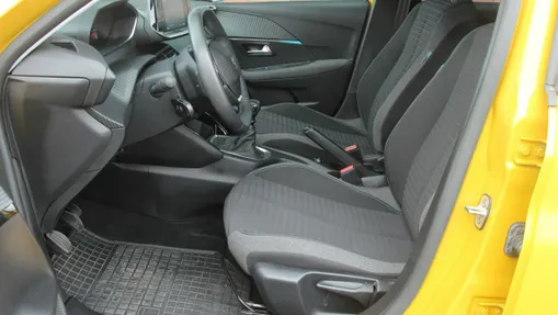 PEUGEOT 208 -