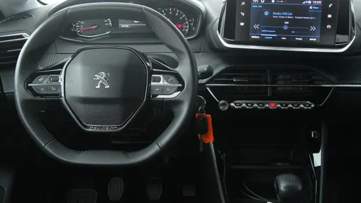 PEUGEOT 208 -