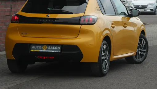 PEUGEOT 208 -