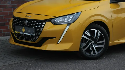 PEUGEOT 208 -