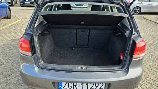 VOLKSWAGEN Golf -