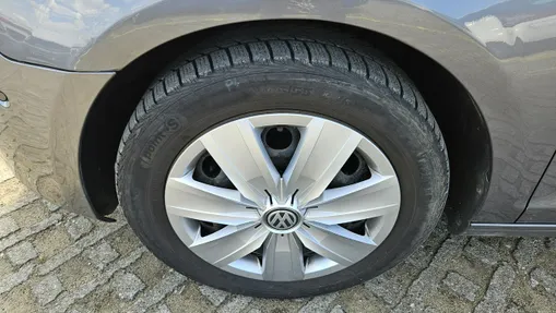 VOLKSWAGEN Golf -