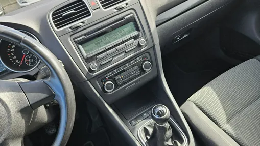 VOLKSWAGEN Golf -