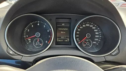 VOLKSWAGEN Golf -
