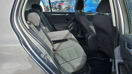 VOLKSWAGEN Golf -
