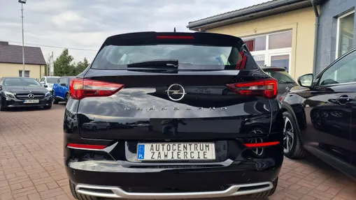 OPEL Grandland X -