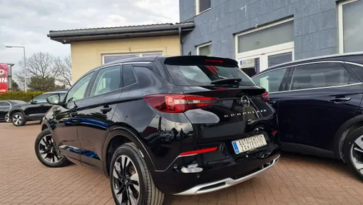 OPEL Grandland X -
