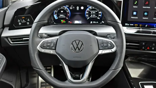 VOLKSWAGEN Golf -