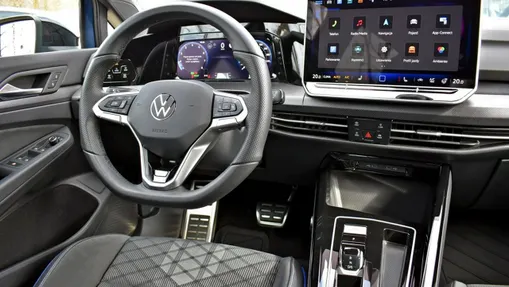 VOLKSWAGEN Golf -