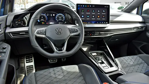 VOLKSWAGEN Golf -